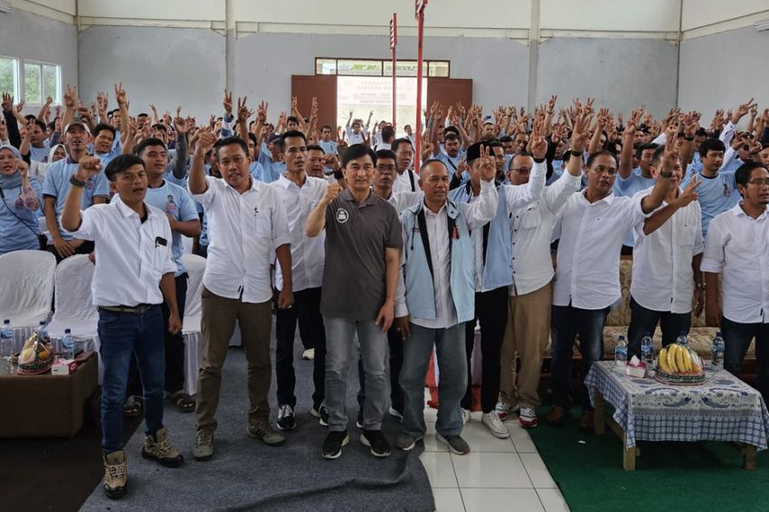 RADIO NEWS 13.000 Anggota Forum Buruh Cikoja Deklarasi Mendukung Andra Soni-Dimyati