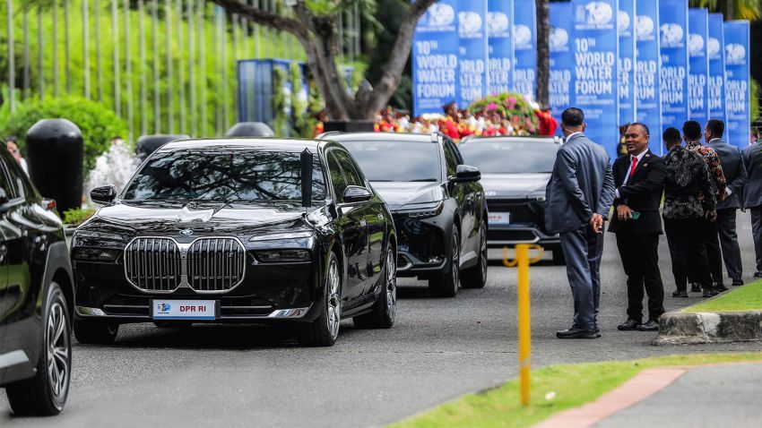 RADIO NEWS 2 Mobil Canggih BMW dan Mercedes-Benz S 600 Siap Kawal Pelantikan Presiden Prabowo- Gibran