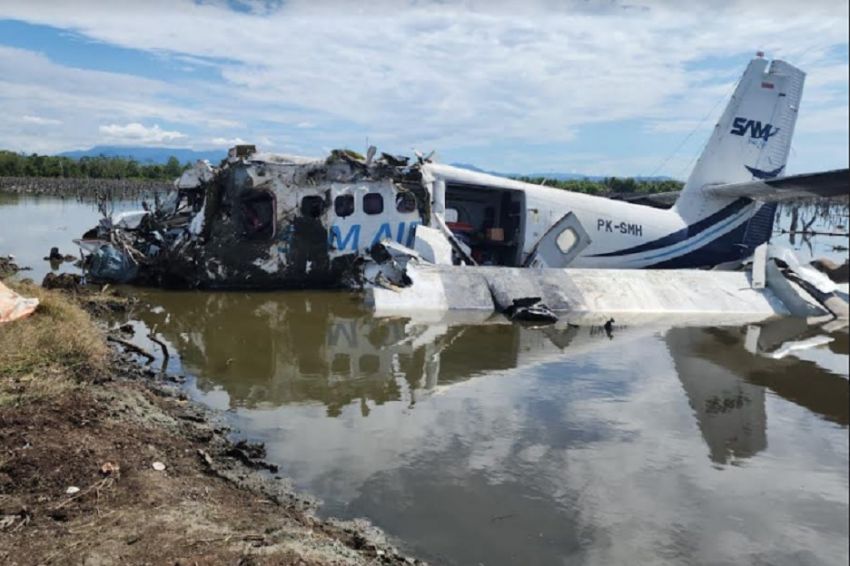 RADIO NEWS 4 Penumpang Pesawat SAM Air Tewas usai Jatuh di Dekat Bandara Pohuwato, Ini Identitasnya