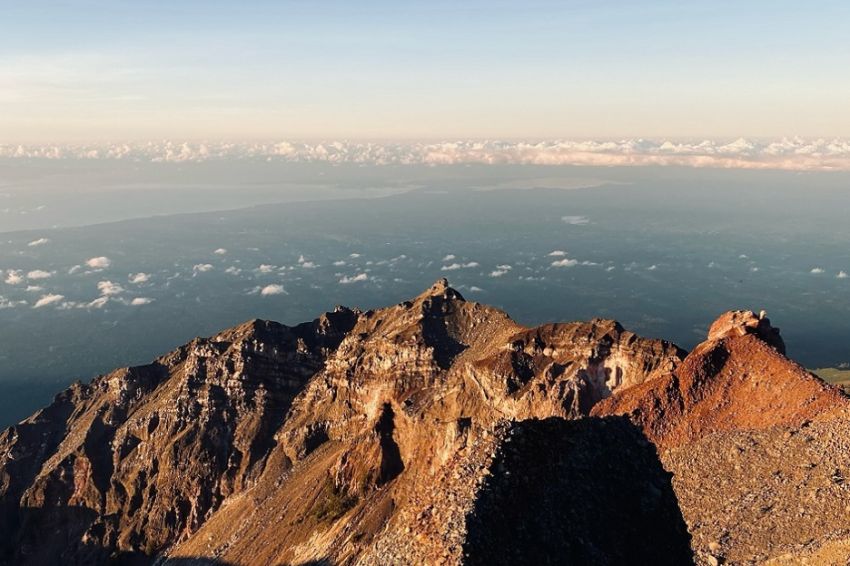 RADIO NEWS 5 Fakta Gunung Rinjani, Dianggap Sakral sebagai Pelindung Pulau Lombok