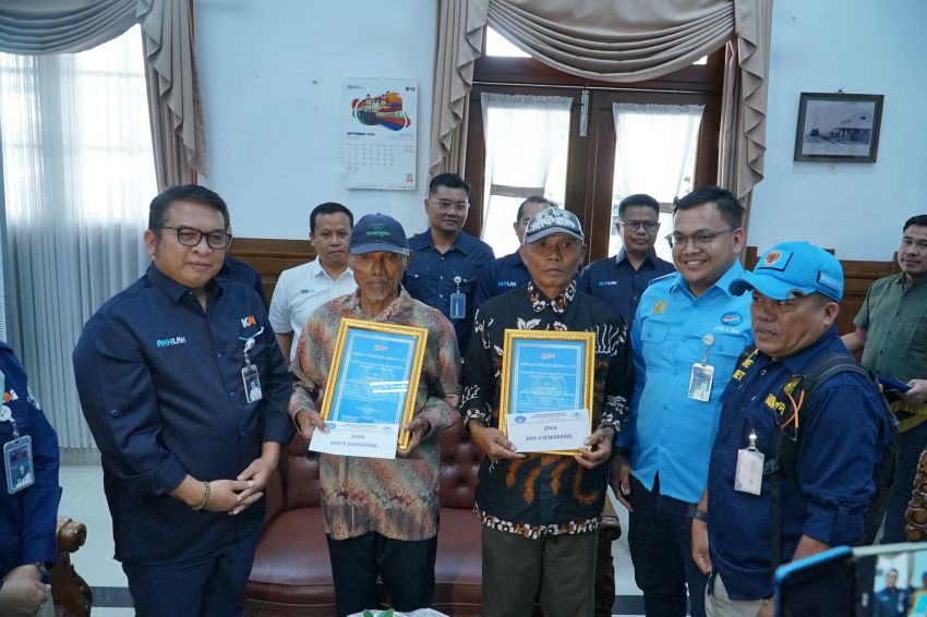 RADIO NEWS Aksi Heroik Mbah Jamin dan Sarmo Selamatkan Kereta dari Rel Putus di Blora, Diganjar Penghargaan