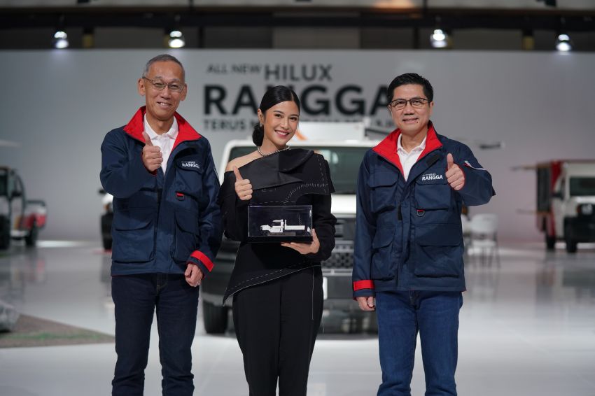 RADIO STATION Alasan Dian Sastro Jatuh Cinta dengan Hilux Rangga