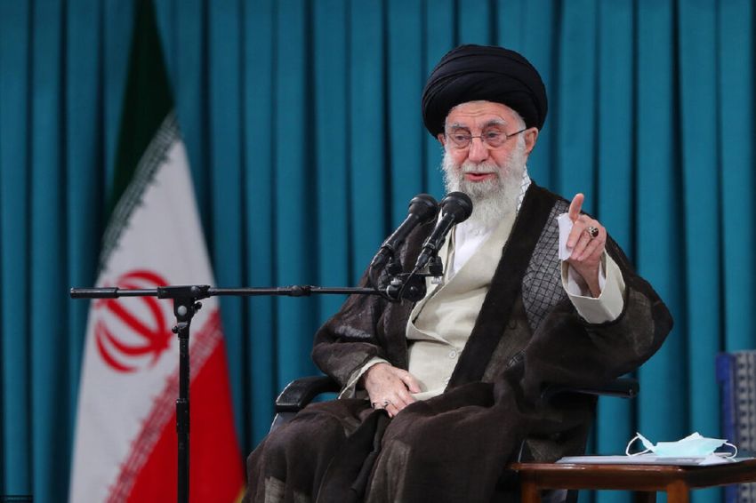 RADIO STATION Ayatollah Khamenei Sentil AS dan Eropa setelah 180 Rudal Iran Serang Israel