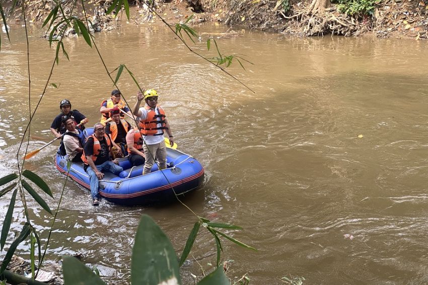 RADIO STATION Cagub Jakarta Ridwan Kamil Susuri Bantaran Kali Ciliwung hingga Ikut Panahan