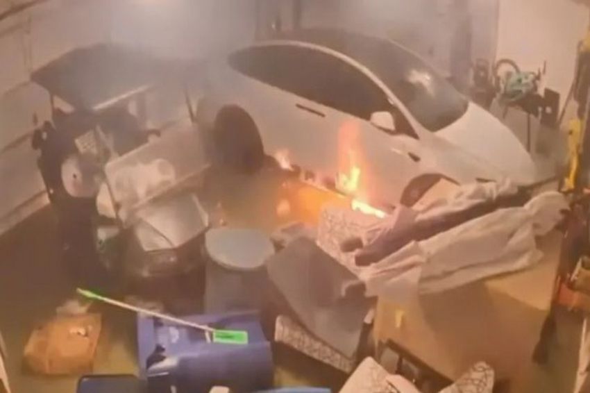 RADIO NEWS Dampak Badai Helene, Mobil Tesla Terbakar setelah Terendam Air Asin 