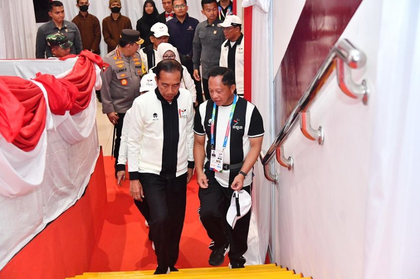 STATION NEWS Didampingi Mendagri Buka Peparnas XVII, Jokowi: Ajang Lahirkan Atlet dan Rekor Baru