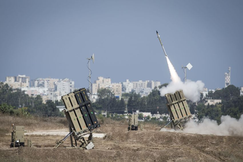 RADIO NEWS Harga Roket Iron Dome, Sekali Tembak Seharga Mobil Mewah