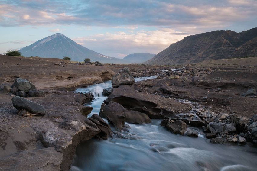 RADIO STATION Ilmuwan Temukan Tonjolan Berbahaya di sekitar Gunung Berapi Tanzania