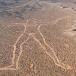 Jejak Manusia Raksasa Terungkap di Ukiran Geoglyph Australia