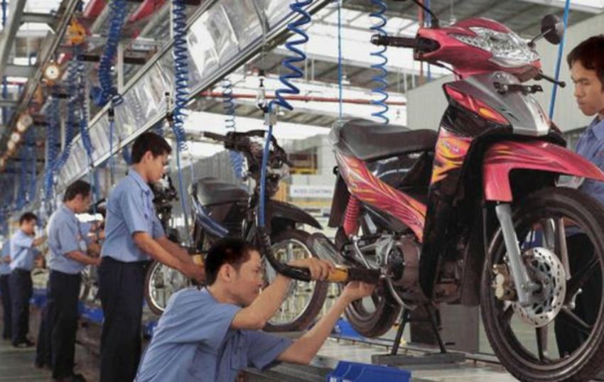 STATION NEWS Kenapa Orang Indonesia Masih Beli Motor India? Ini Alasannya!