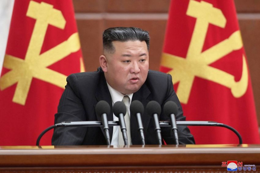 RADIO NEWS Kim Jong-un: Korea Utara Akan Percepat Langkah Jadi Negara Adidaya Nuklir