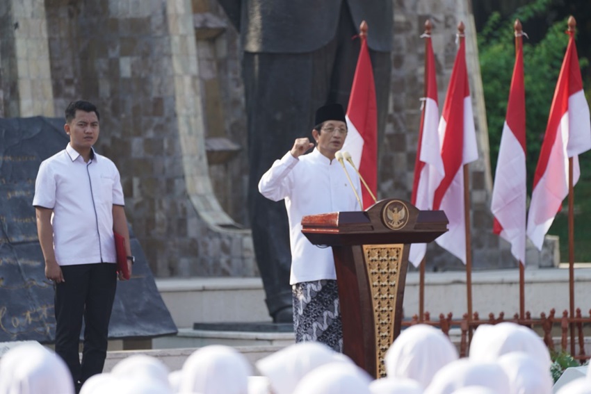 RADIO NEWS Menag Nasaruddin: Bangsa Indonesia Harus Berterima Kasih kepada Para Santri atas Kemerdekaan yang Diraih