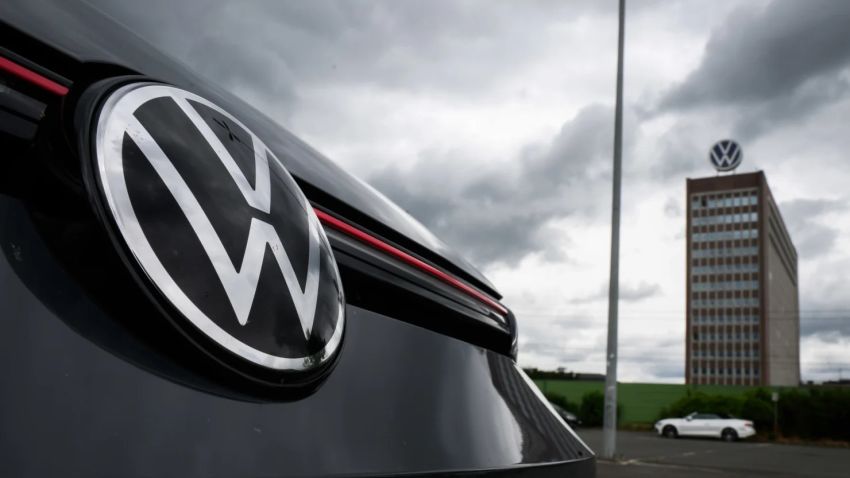 RADIO NEWS Merek Jerman Keok? VW, Mercedes, BMW Terancam Bangkrut?