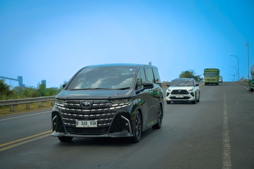 Mobil Biasa Lesu, Mobil Mewah Toyota Malah Laris Manis! Sultan Emang Beda!