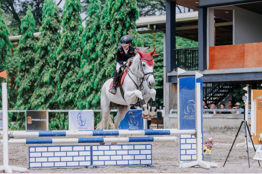 RADIO STATION Narantraya Jeihan Widjaya Torehkan Prestasi Membanggakan di Shark Equestrian Competition