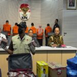 RADIO NEWS OTT di Kalsel, KPK Sita Uang Tunai Senilai Rp12,1 Miliar dan USD500