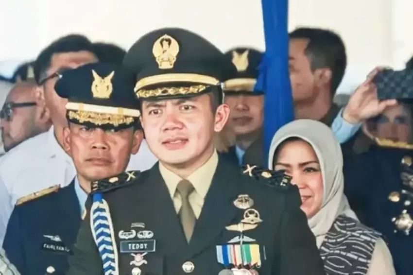 RADIO NEWS Pendidikan dan Jejak Karier Mayor Teddy, Ajudan Prabowo yang Kini Jabat Seskab