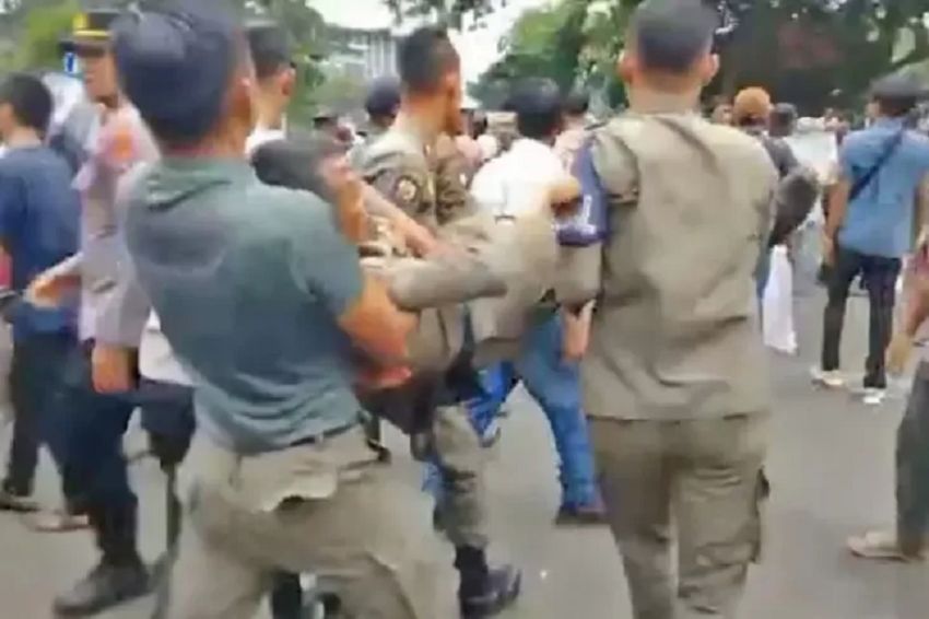 Polisi Diminta Ungkap Aktor Kasus Tewasnya Satpol PP saat Demo Depan Kantor DPRD