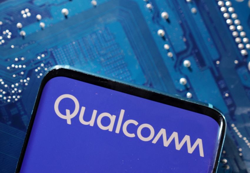 RADIO STATION Qualcomm Ingin Akuisisi Intel? Raksasa Chip Amerika Sedang Goncang!