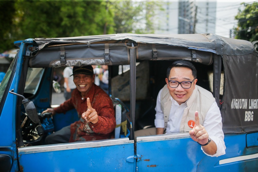 RADIO STATION Ridwan Kamil Blusukan dan Jajal Layanan Pengobatan Gratis di Kebon Jeruk