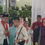 STATION NEWS Ridwan Kamil Diserbu Emak-emak Srengseng Sawah saat Hadiri Maulid Nabi