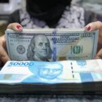 RADIO STATION Rupiah Makin Terkapar, Awal Pekan Tembus Rp15.686 per USD