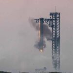 RADIO NEWS SpaceX Berhasil Kembalikan Roket Super Heavy ke Bumi