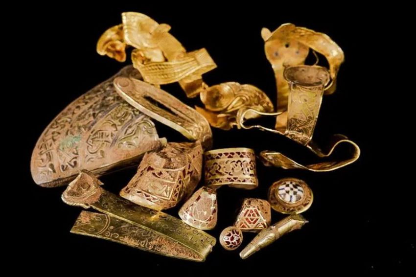 STATION NEWS Staffordshire Hoard, Koleksi Emas Terbesar yang Pernah Ditemukan