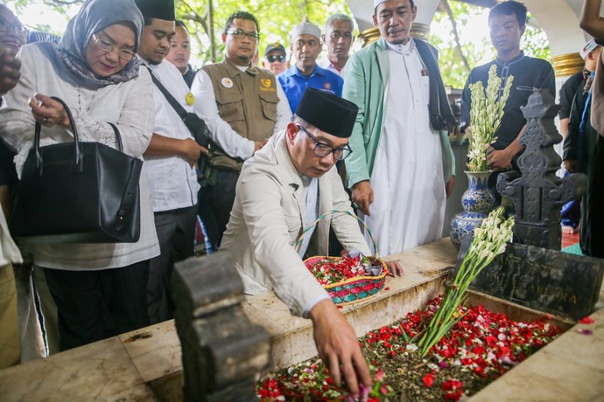 Ziarah ke Makam Pangeran Jayakarta, Ridwan Kamil: Ini Bagian Mempelajari Jakarta