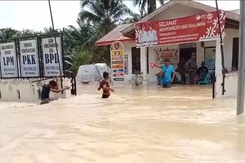 1.427 Rumah di Asahan Terendam Banjir, Jembatan hingga Tempat Ibadah Rusak