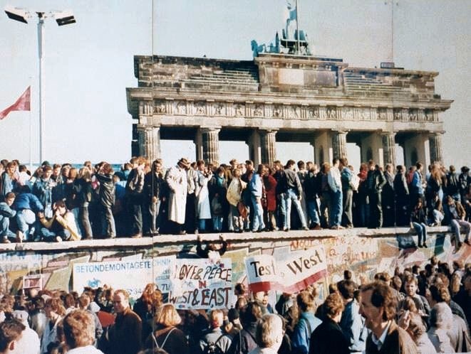 35 Tahun Lalu, Runtuhnya Tembok Berlin