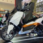 Gaspol! Begini Cara Test Ride Motor Listrik Bongsor Polytron Fox 500 di IMOS 2024