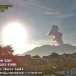 Gunung Marapi Erupsi Luncurkan Abu Kelabu 1.000 Meter, Warga Sumbar Panik