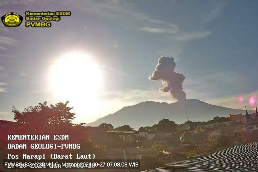 Gunung Marapi Erupsi Luncurkan Abu Kelabu 1.000 Meter, Warga Sumbar Panik