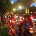 Hati-hati Bikers! Berteduh di Kolong Jembatan saat Hujan Bisa Masuk Penjara