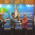 KLB FFI 2024: Hary Tanoesoedibjo Serahkan Bendera Pataka ke Michael Sianipar