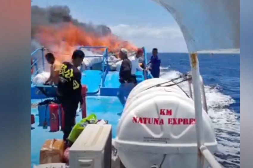 KM Natuna Express Terbakar di Laut Banda Wakatobi, Penumpang Panik Menjerit Histeris