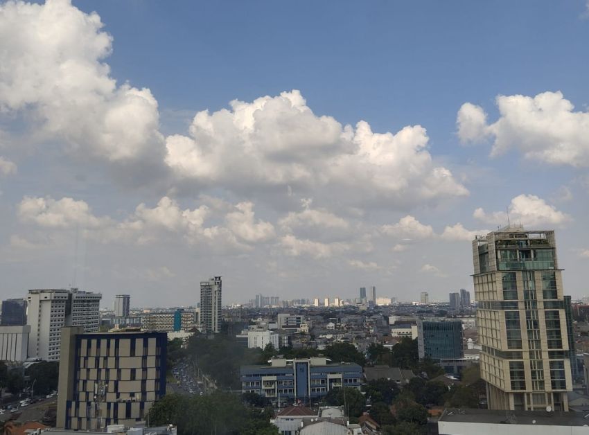 Makna Peribahasa ke Langit Tak Sampai, ke Bumi Tak Nyata