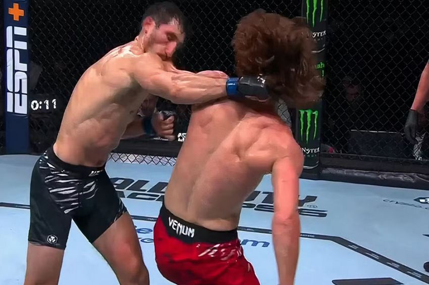 Petarung Satu Mata Guncang UFC 308: Magomedov KO Petrosyan dengan Spinning Backfist Mengerikan