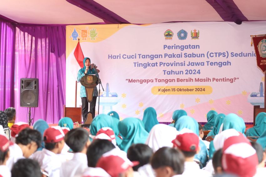 Pj Ketua TP PKK Jateng Peringati Hari CTPS Bersama Ratusan Anak SD di Pekalongan