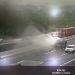 Rekaman CCTV Detik-detik Tabrakan Beruntun di Tol Purbaleunyi, Truk Bermuatan Kardus Ngebut lalu Terguling