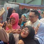 Ridwan Kamil Blusukan di Cakung, Disambut Antusias Warga Minta Foto Bareng