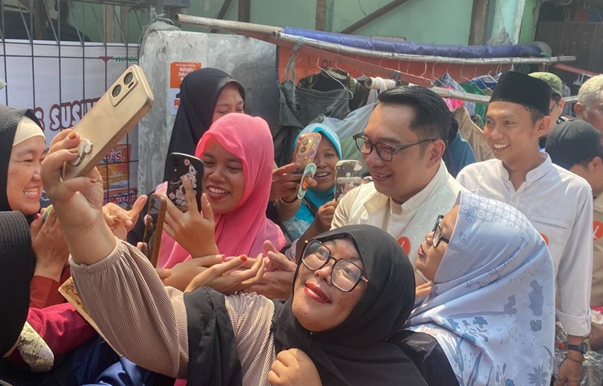 Ridwan Kamil Blusukan di Cakung, Disambut Antusias Warga Minta Foto Bareng