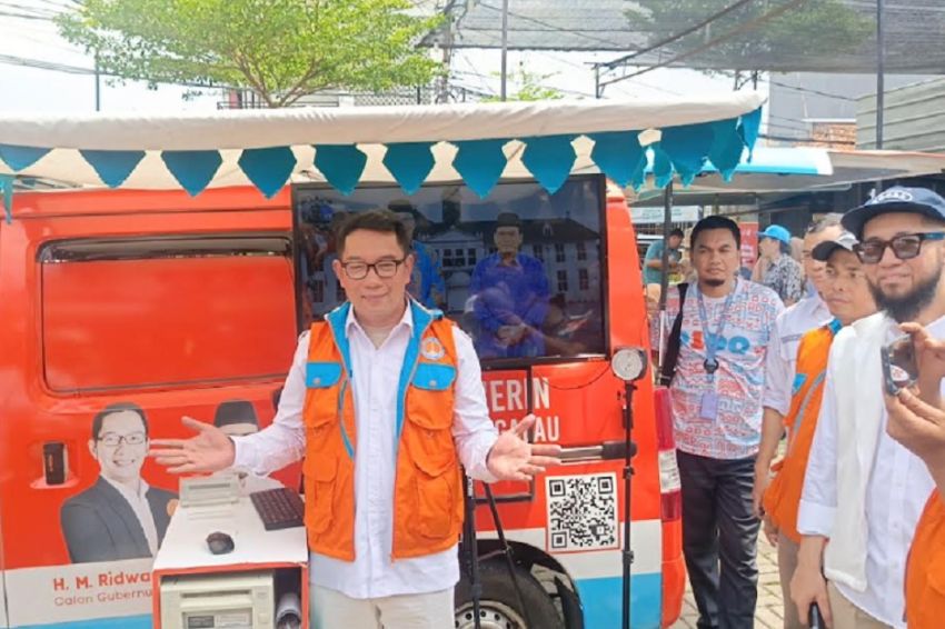 Sapa Warga Cilandak, Ridwan Kamil Pamer Mobil Curhat