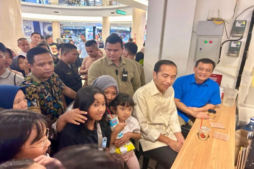 Sapa Warga Purwokerto, Jokowi dan Cagub Ahmad Luthfi Ngopi Bareng di Rita Super Mall