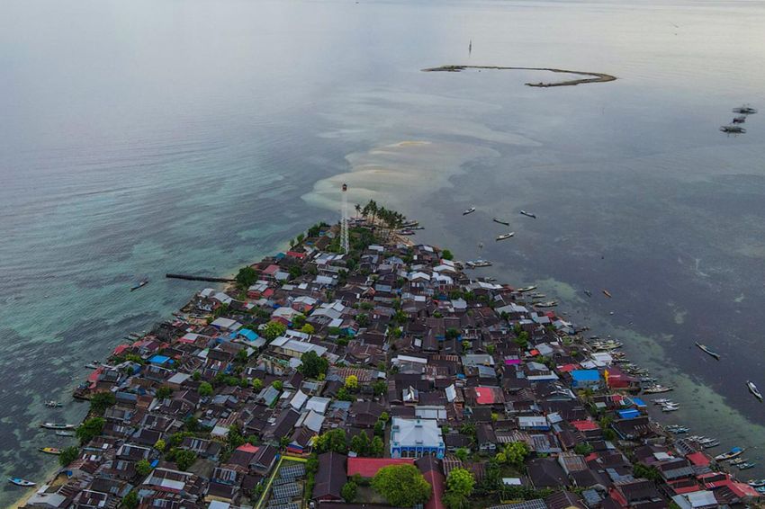 Satu Dekade Jokowi: Menyambung Sinyal hingga ke Pulau Terkecil