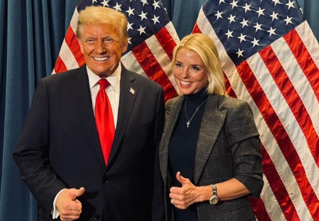 Siapa Pam Bondi? Calon Jaksa Agung Kabinet Trump yang Penuh Kontroversi