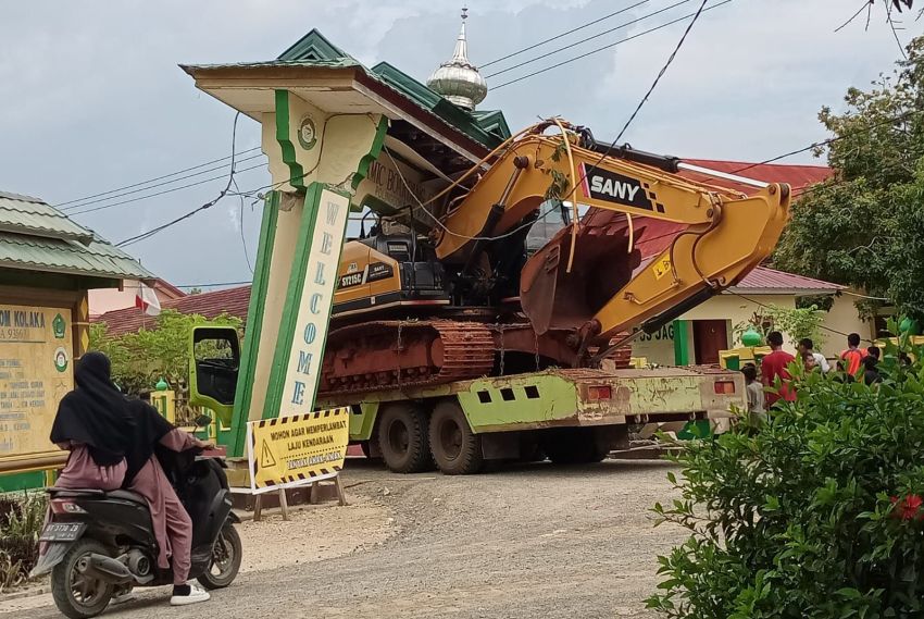 Tragis! Balita di Kolaka Tewas Tertimpa Beton Runtuhan Gerbang Pesantren usai Ditabrak Truk