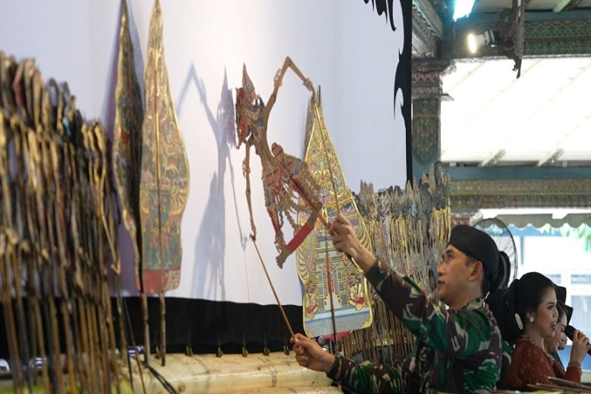 Unik, Perwira TNI AL Jadi Dalang Wayang Kulit di Specta Budaya Nuswantara