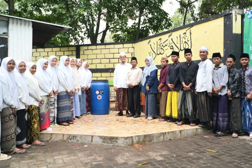 Wujudkan Pesantren Sehat, Dosen Unusa Berdayakan Santri Kelola Sampah Bernilai Ekonomi